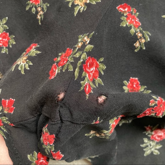 Brandy Melville Rose Floral Remi Shorts - Picture 4 of 6